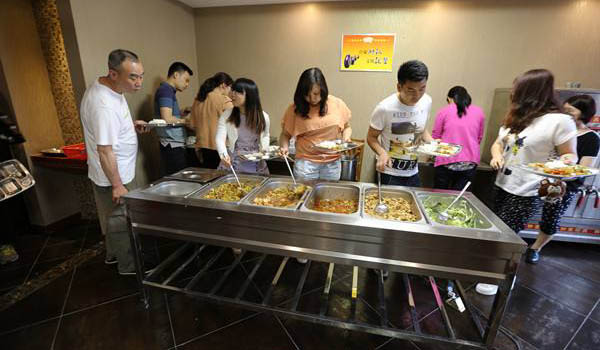 什么是團(tuán)膳服務(wù),食堂是否屬于團(tuán)膳膳食？